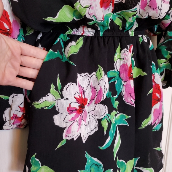 Love...Ady Off-The-Shoulder Floral Print Romper - Picture 5 of 7